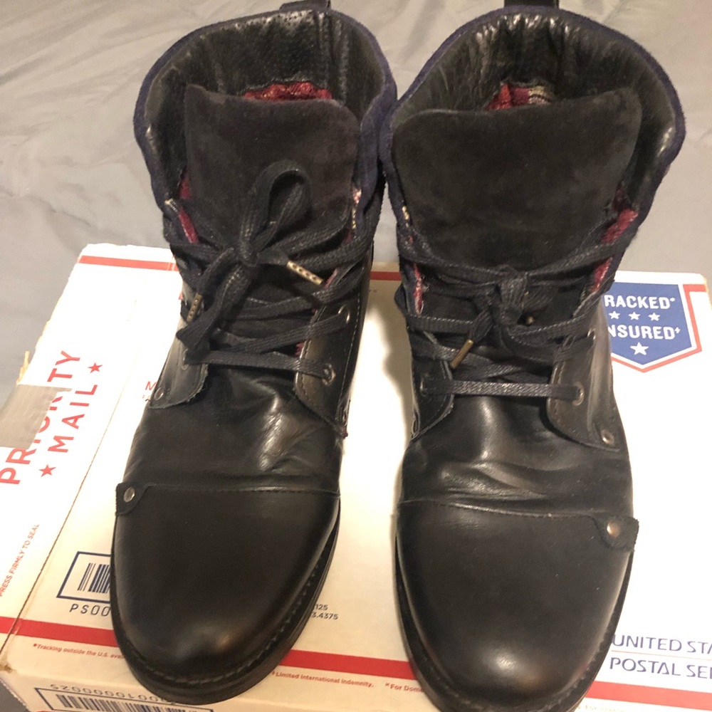 Steve Madden black boots